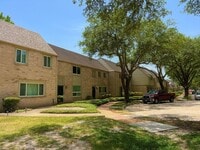 Building Photo - 2130 Greenbriar Colony Dr