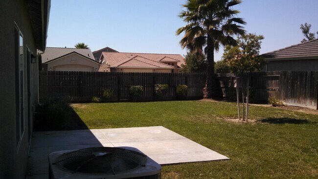 Building Photo - Large Corner Lot Home with Landscaping included!