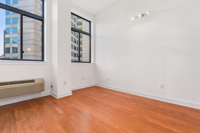 Building Photo - 311 Washington St