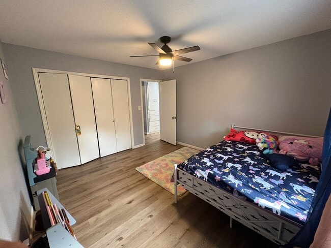 Building Photo - Great Location