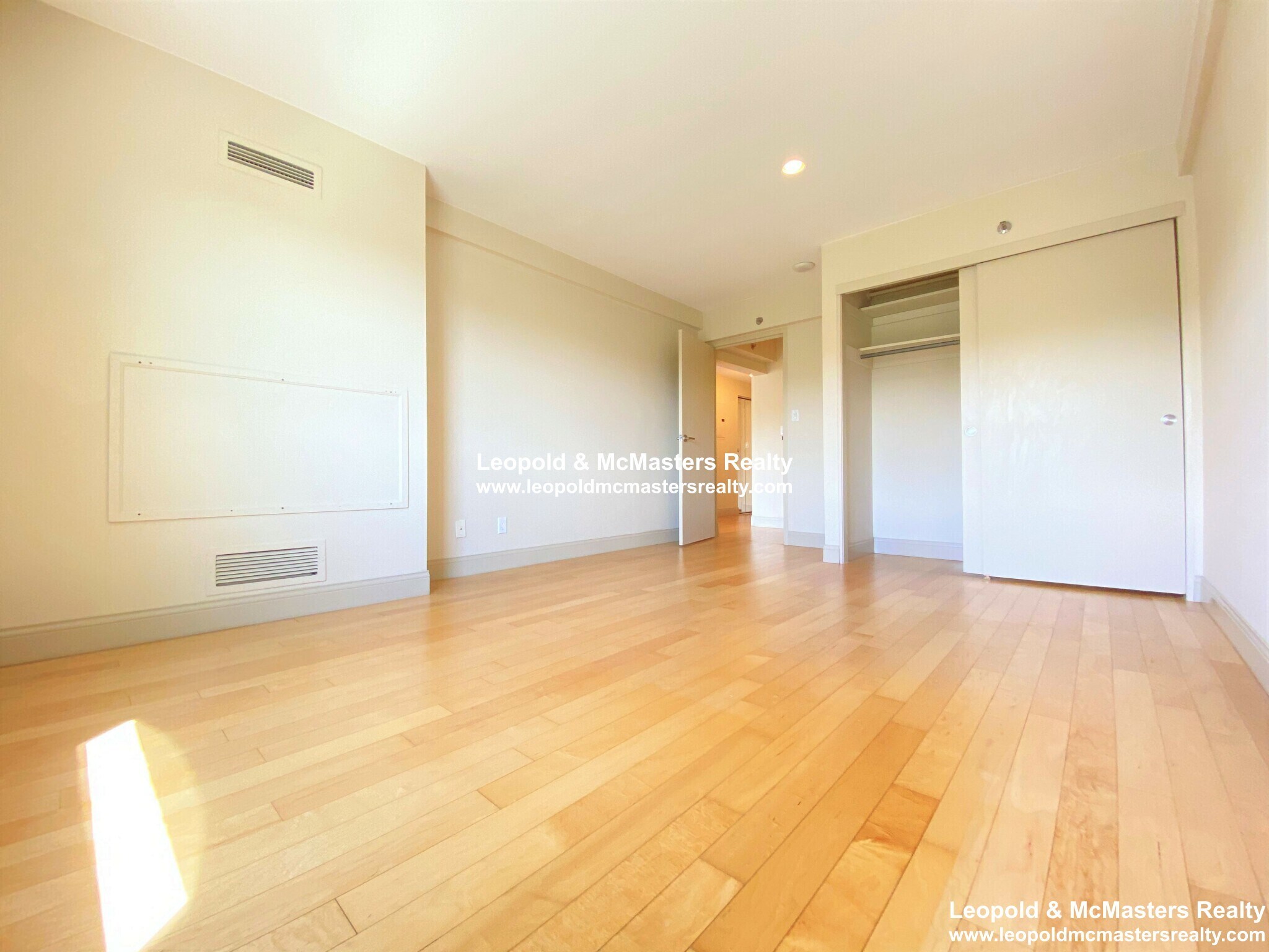 Building Photo - 1592 Beacon St