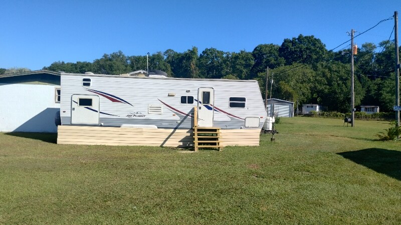 Building Photo - 118 SE Guinevere Ct