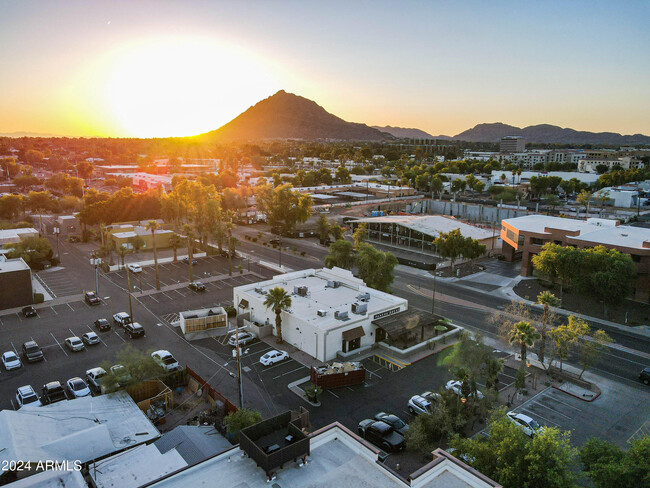 Building Photo - 4020 N Scottsdale Rd