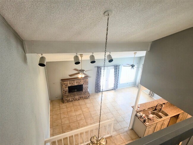 Building Photo - 10526 Chapel Hill Dr