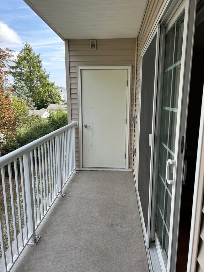 Building Photo - Gorgeous 55+ Community Steps from Saddle River Trail