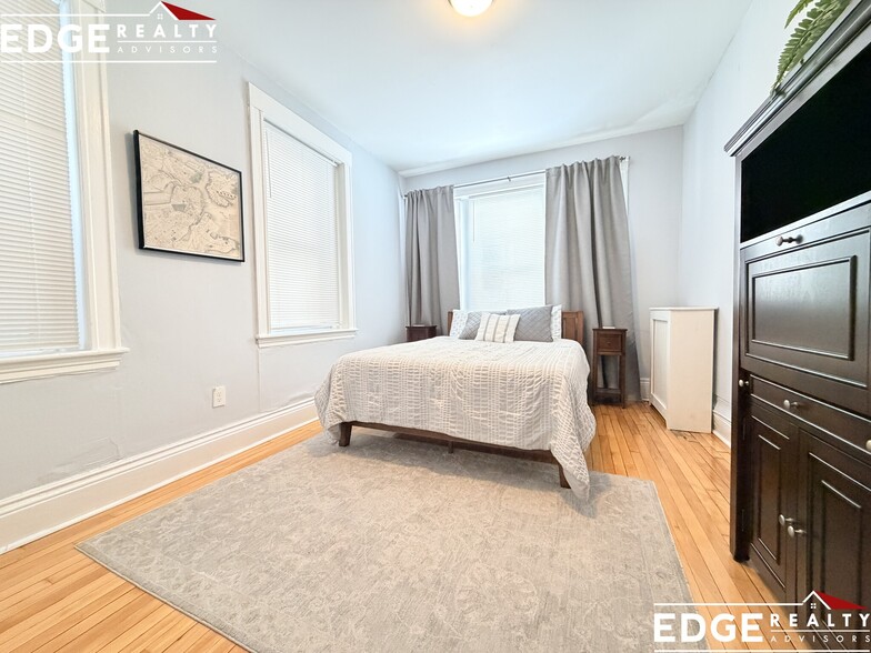 Building Photo - 32 Reedsdale St