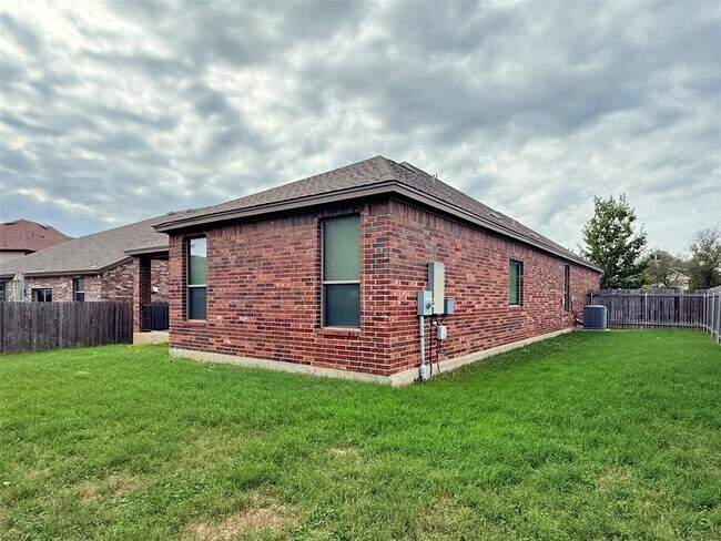 Building Photo - 1140 Yellow Iris Rd