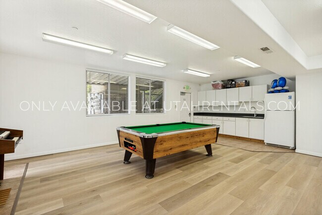 Building Photo - 838 E 700 N
