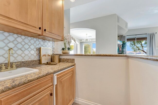 Building Photo - Queensridge Beauty - 5 bedroom on a 1/4+ acre lot