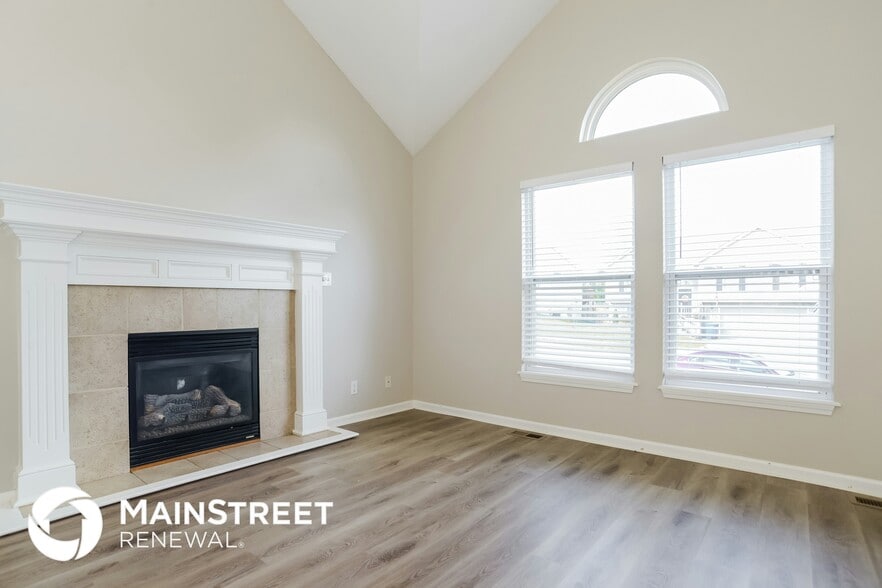 Building Photo - 1001 E Madelyn Dr