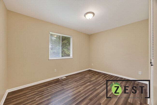 Building Photo - Cozy 3 bd Home in Excellent Area! Open House Sunday, August 9,2026 @ 2p-3p
