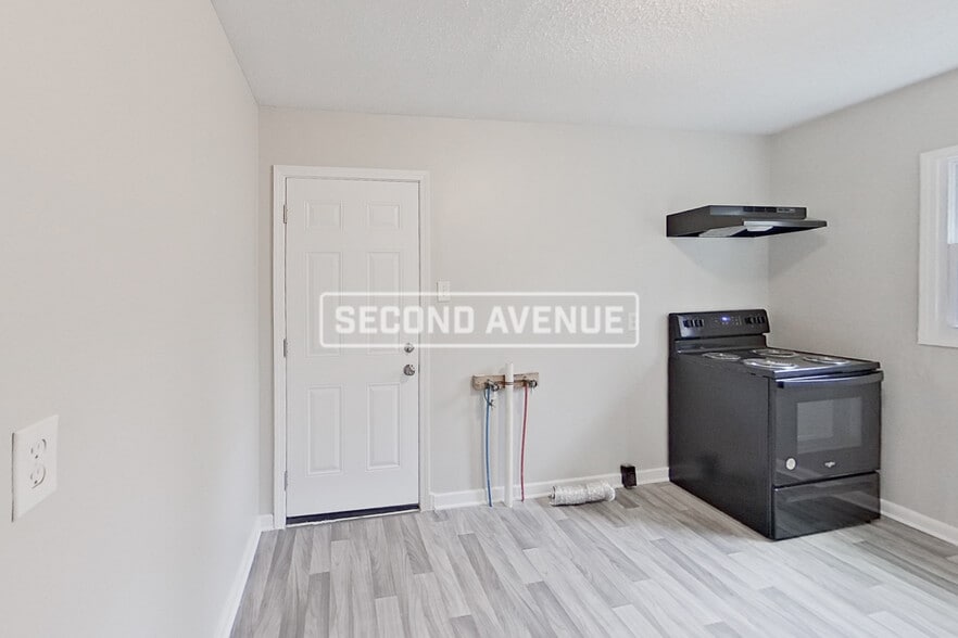 Building Photo - 7825 Rugby Ct