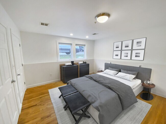 Building Photo - Stunning 4 bed 2 bath in beautiful Jamaica Plain