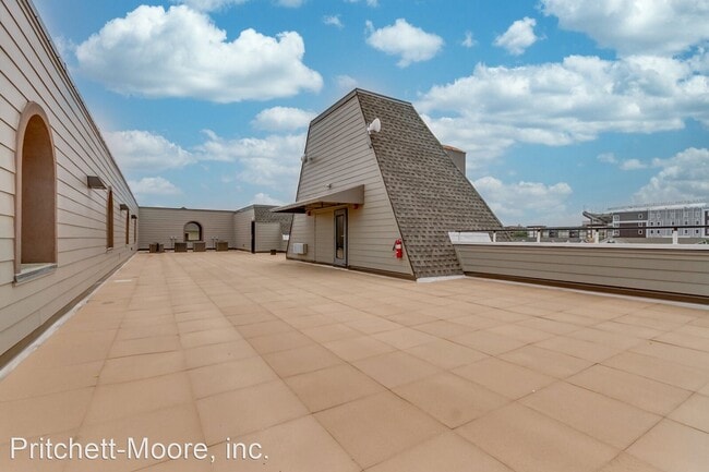 Building Photo - 1426 Paul W Bryant Dr