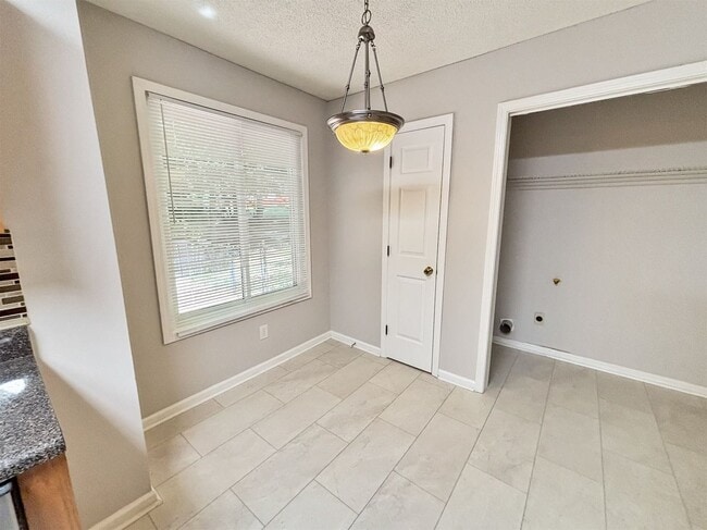 Building Photo - 1497 Chaseway Cir