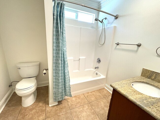 Building Photo - Adorable Beach-Close 2 Bedroom Bungalow in...
