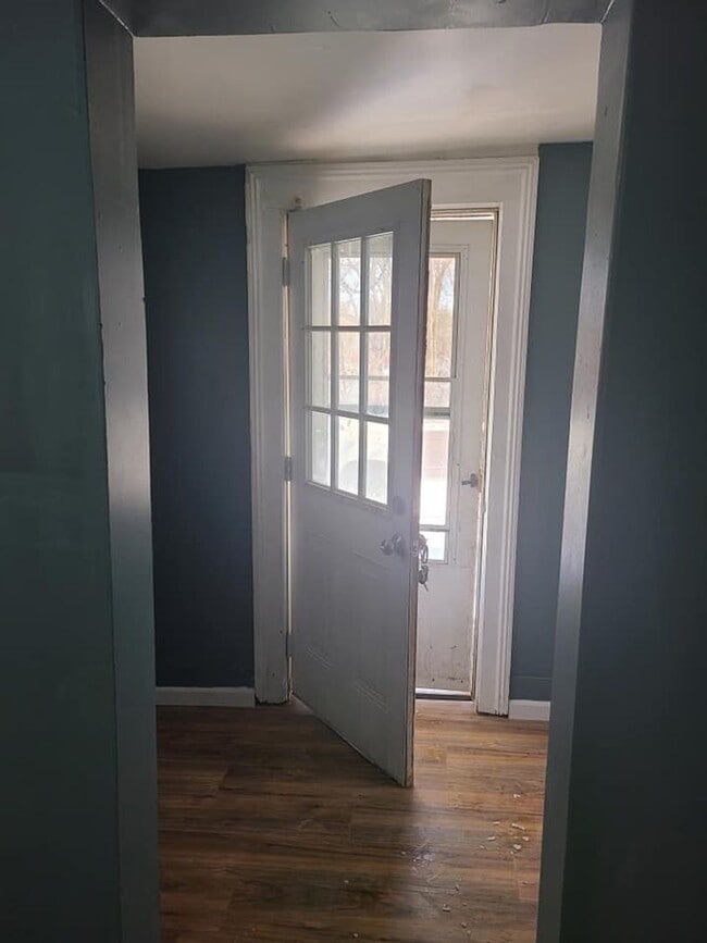Building Photo - Large 5 bed home