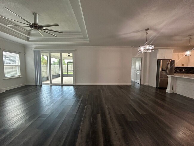 Building Photo - Immaculate 3/2 with Yard, Garage, and Pet ...