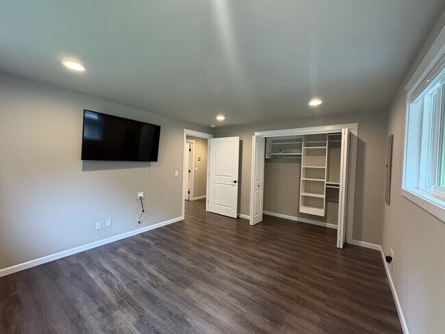 Building Photo - 91 SE Kalium Dr