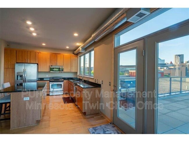 Building Photo - 240 Spring St