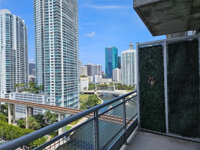 Building Photo - 690 SW 1st Ct