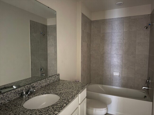 Building Photo - FOR RENT in Live Oak Lake – St. Cloud!