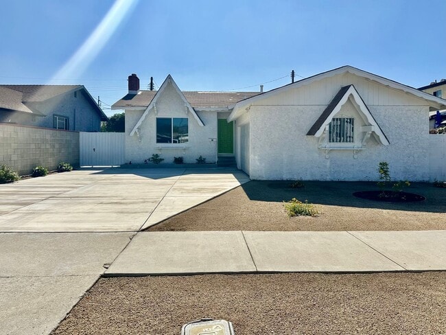 Building Photo - Beautifully Remodeled 3-Bed, 2-Bath Home i...