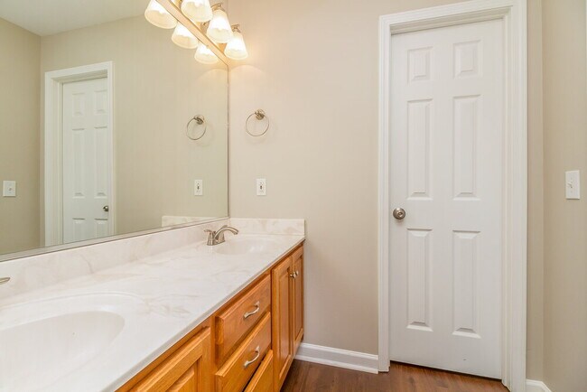 Building Photo - 2619 Danbury Cir