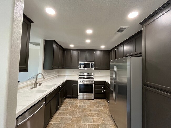 Building Photo - Paso Robles Townhouse, close to downtown!