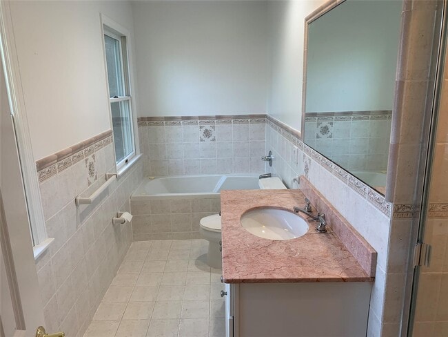 Building Photo - 243 Boulevard