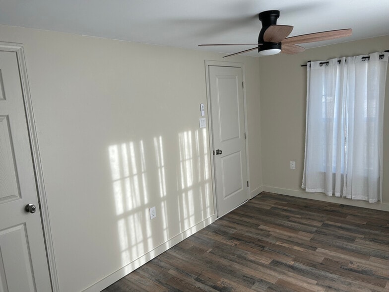 Building Photo - 12034 Main St