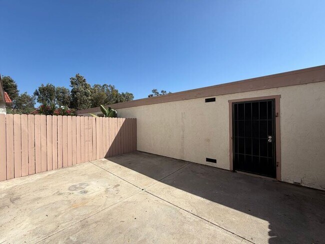 Building Photo - 3033 Via Sabinas