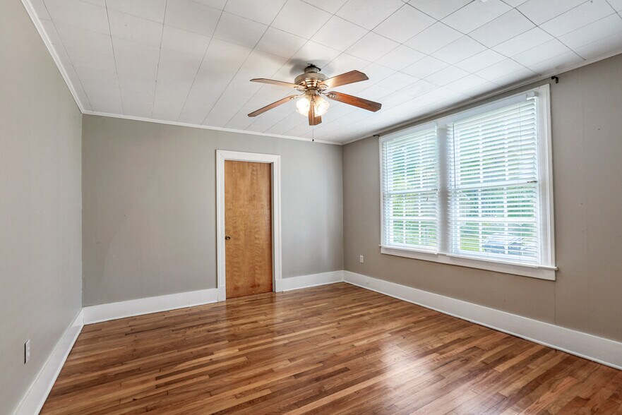 Building Photo - 1615 Marshall Dr