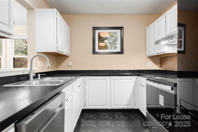 Building Photo - 9205 Ravenwing Dr