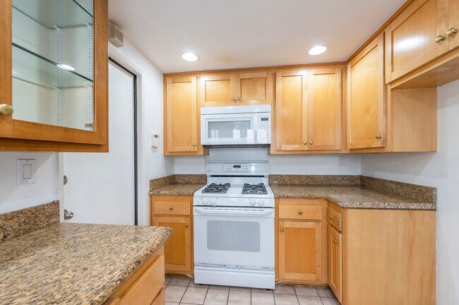 Building Photo - Beautiful Redondo Beach Condominium Rental!