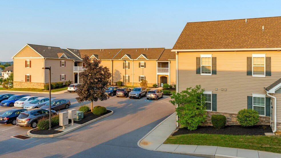 Building Photo - 619 Thornberry Ln