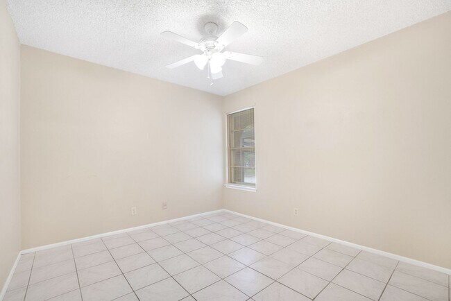 Building Photo - 5003 Starfire St