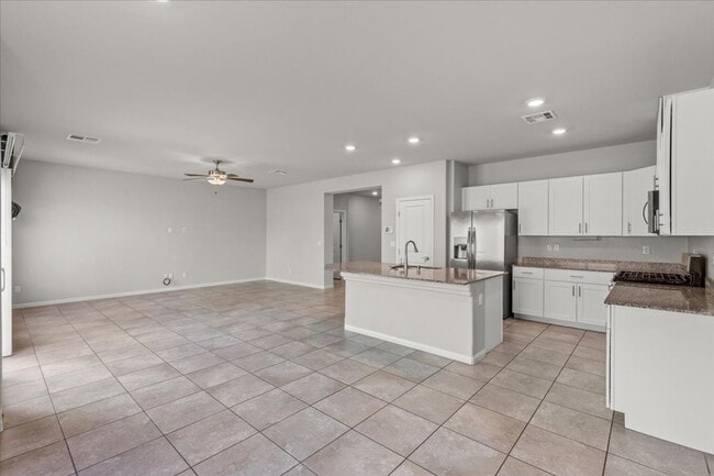 Building Photo - Expansive, Luxurious 5-Bedroom Oasis with ...