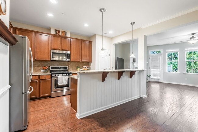 Building Photo - Beautiful 3-Bed, 2.5 Bath Townhome Available on 8/15!