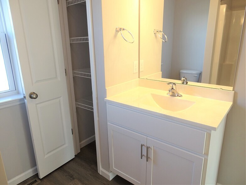 Building Photo - 21 Cobblestone Ct