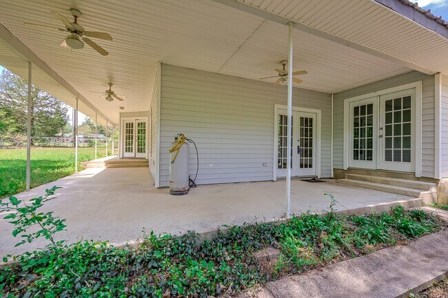 Building Photo - 8 Vick Rd