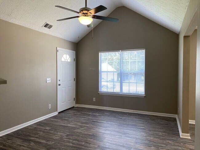 Building Photo - Beautiful Renovated House in North Nashville - Fenced in Yard!