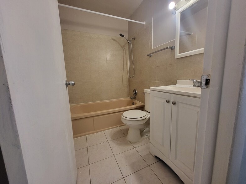 Building Photo - 205 Marian Pkwy