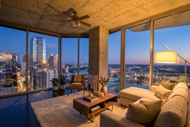 Building Photo - 360 Nueces St