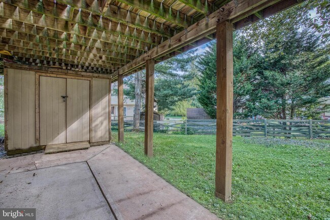 Building Photo - 9909 Maidbrook Rd