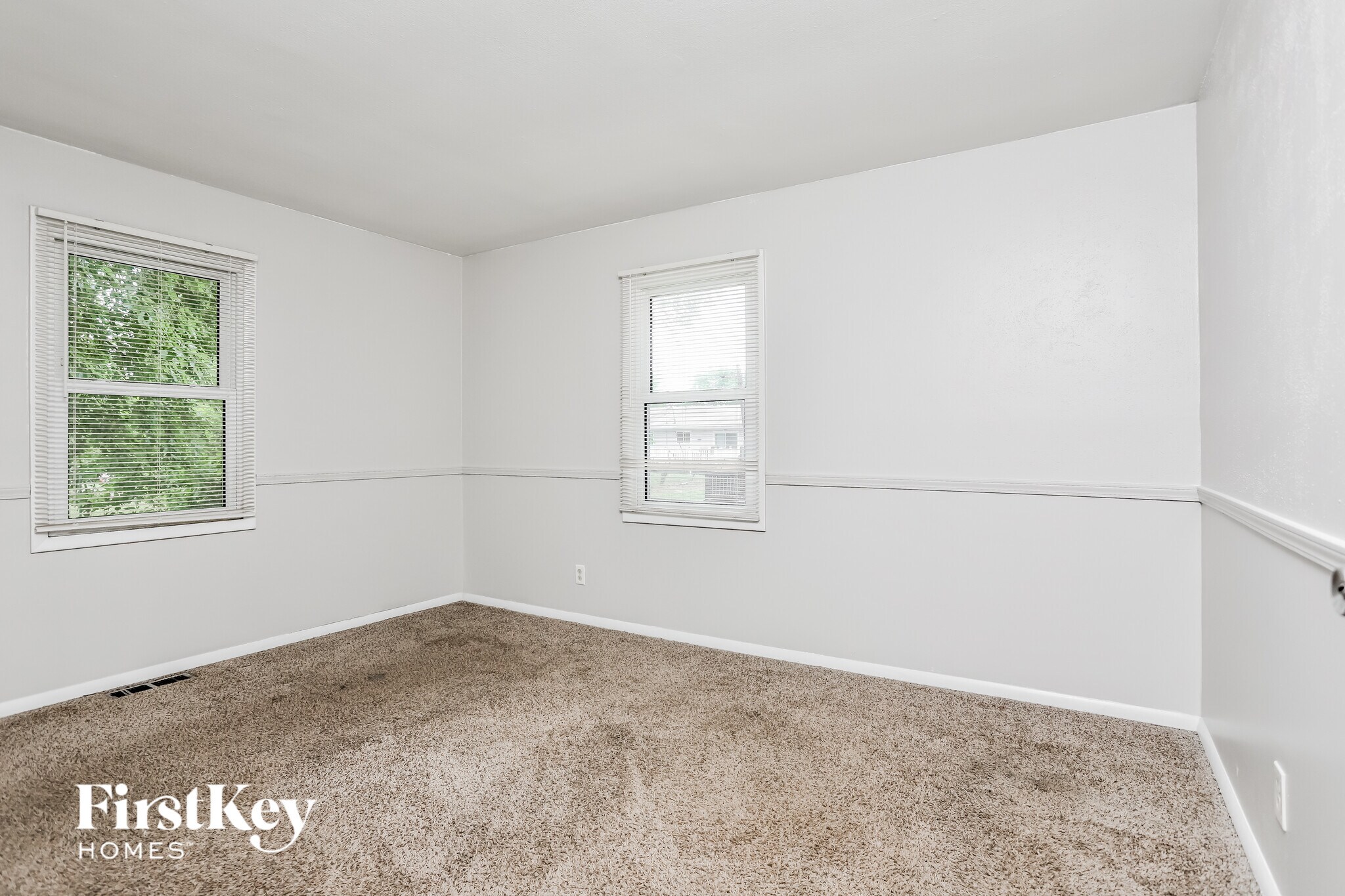 Building Photo - 1160 Spruce Dr