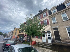 Building Photo - Remodeled one bedroom apartment