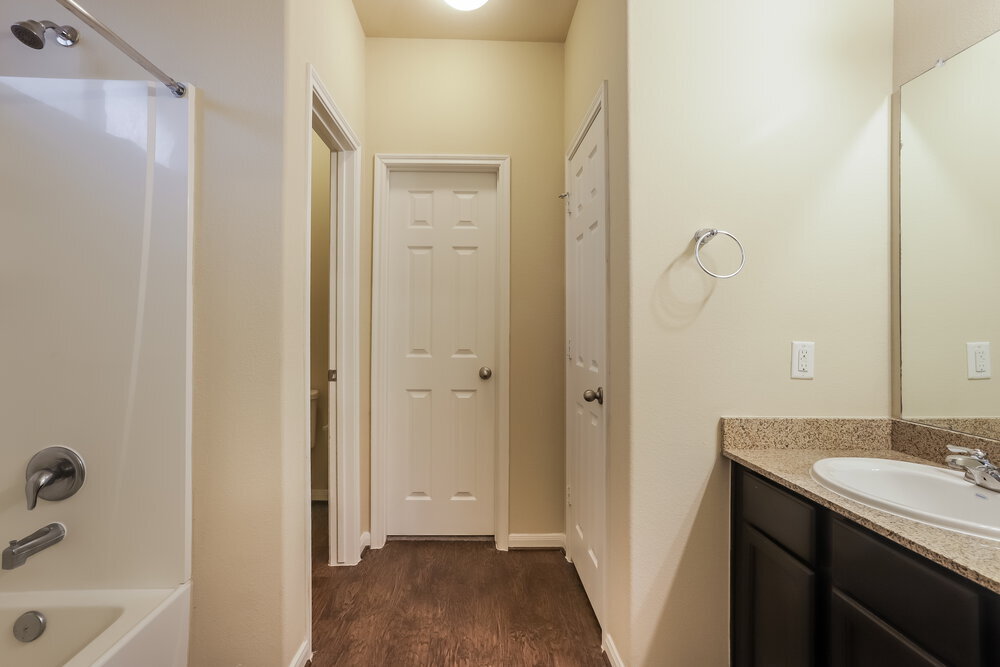 Building Photo - 23703 Maple View Dr