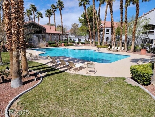 Building Photo - MISSION RIDGE SECOND-FLOOR CONDO!!