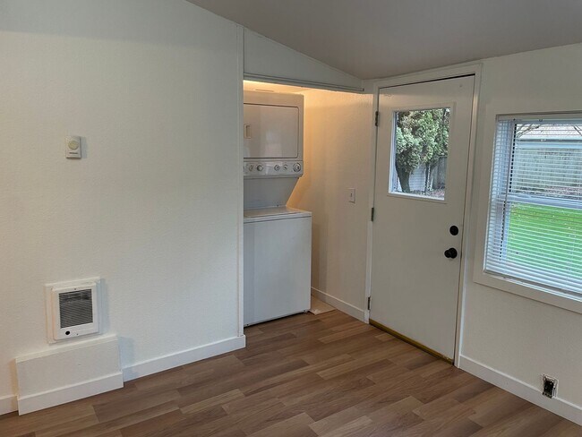 Building Photo - 325 Santa Clara Ave
